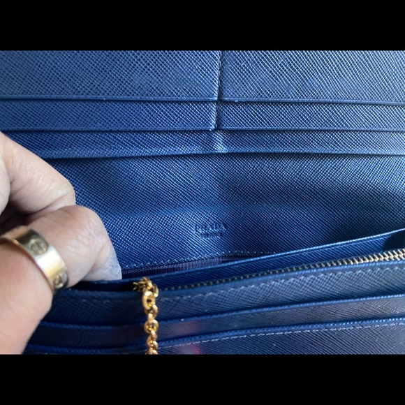 Prada Saffiano Wallet w/Removable badge holder - Picture 7 of 8